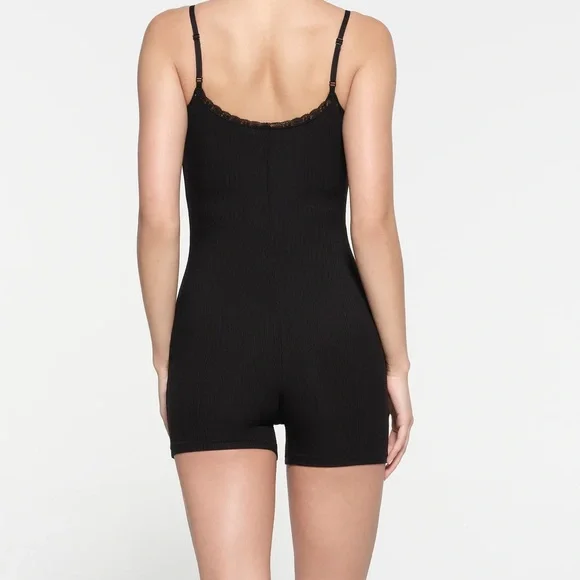 SKIMS Soft Lounge Lace Scoop Onesie | Onyx - Picture 2 of 11